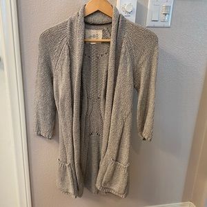 Angel of the North gray knit open sweater with pockets in size small
